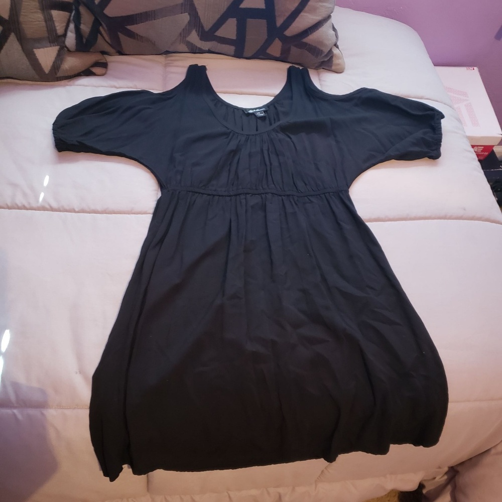 Black cold shoulder dress-L